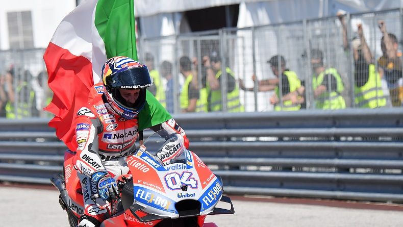 Pembalap tim MotoGP Ducati Corse Andrea Dovizioso merayakan kemenangannya pada Grand Prix San Marino di Sirkuit Misano, Minggu, 9 September 2018 malam WIB. (Foto: AFP)