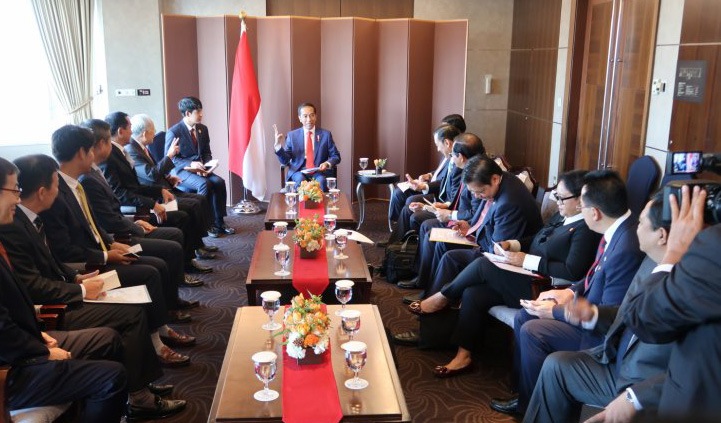 Presiden Joko Widodo saat menerima Chairman CJ Group Lee Jae-hyun di sela kunjungan kenegaraan di Korea Selatan, Senin 10 September 2018. (Joko Susilo)
