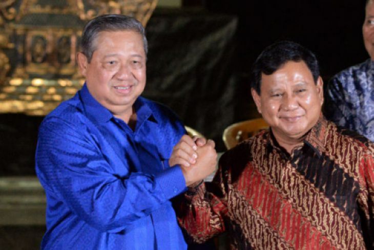Prabowo Subianto saat bertemu SBY di di kediaman SBY. (Foto: Antara)