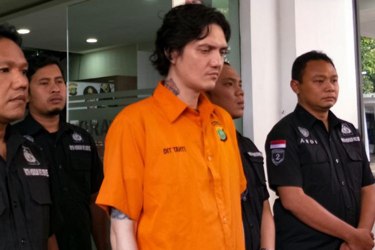 Fauzy alias Ozzy Albar saat jumpa pers kasus narkotika di Polda Metro Jaya, Kamis 13 September 2018..