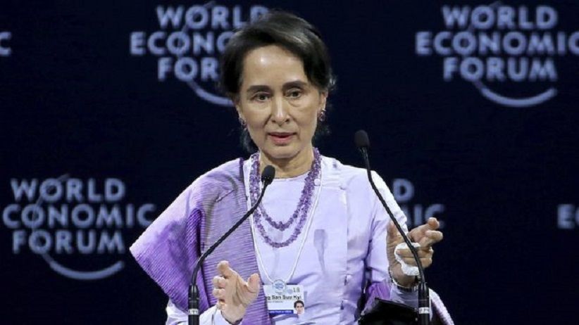 Pemerintah de facto Myanmar, Aung San Suu Kyi membela pengadilan yang menjatuhkan vonis 7 tahun penjara bagi wartawan Reuters, Kamis, 13 September 2018. (Foto: EPA)
