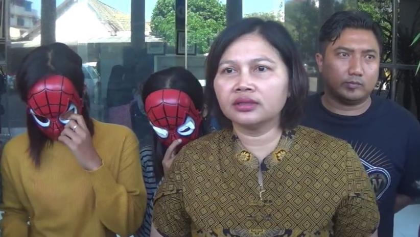 Kanit PPA Polrestabes Surabaya, AKP Ruth Yeni dalam konferensi pers, Jumat, 14 September 2018. 