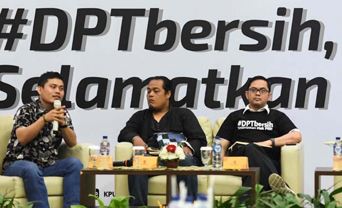 Komisioner KPU RI Viryan Azis (paling kanan) pada dialog tentang pemilu di Gedung KPU, Jakarta, Sabtu 15 September dengan tema DPT Bersih, Selamatkan Hak Pilih. (Foto:Hafidz Mubarak/Antara)