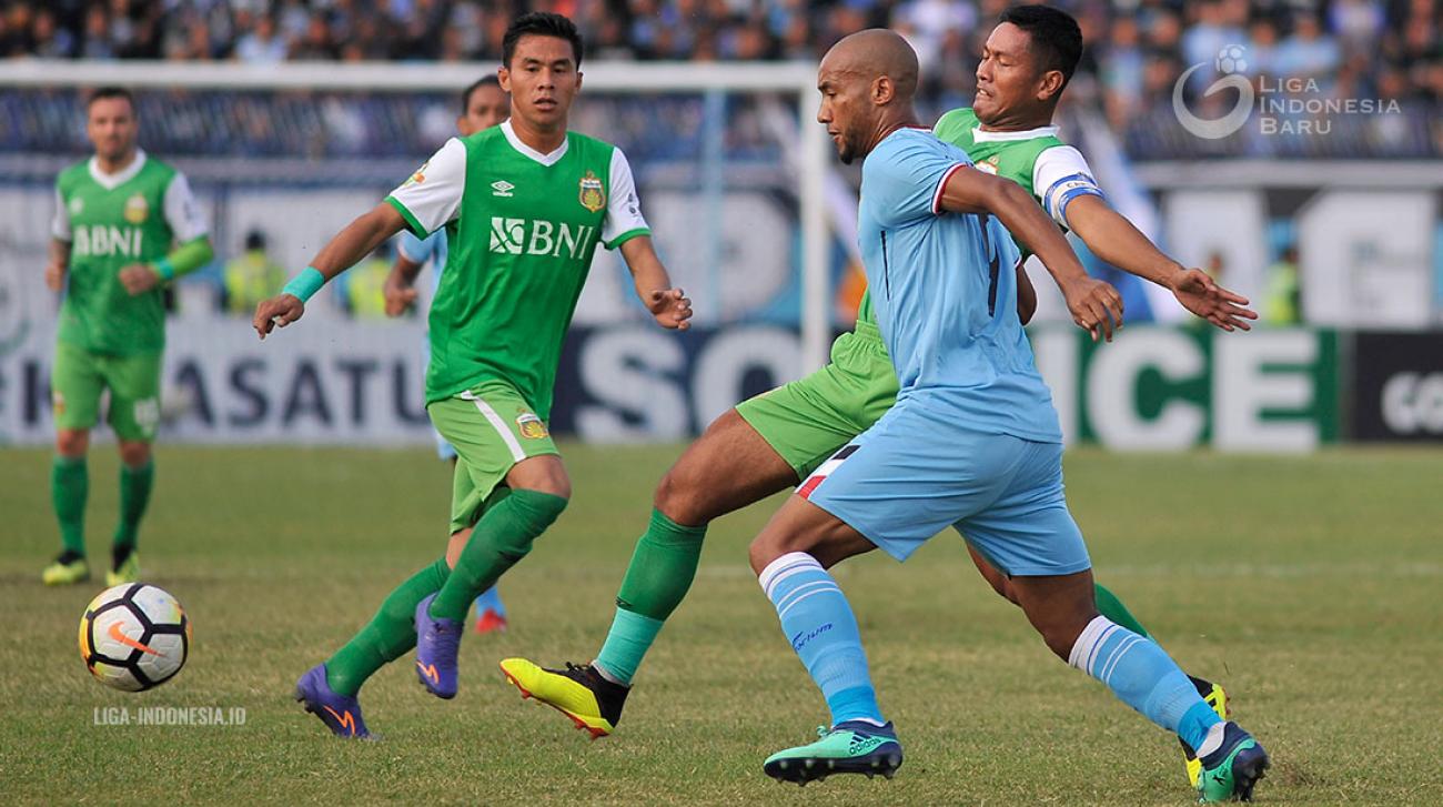 Persela Lamongan vs Bhayangkara FC. (foto: LIB)