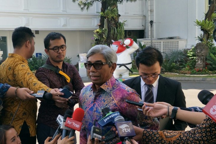 Wamenlu AM Fachir memberikan keterangan kepada wartawan di Kompleks Istana Kepresidenan Jakarta, Senin 17 September 2018. (Foto: Antara/Agus Salim)