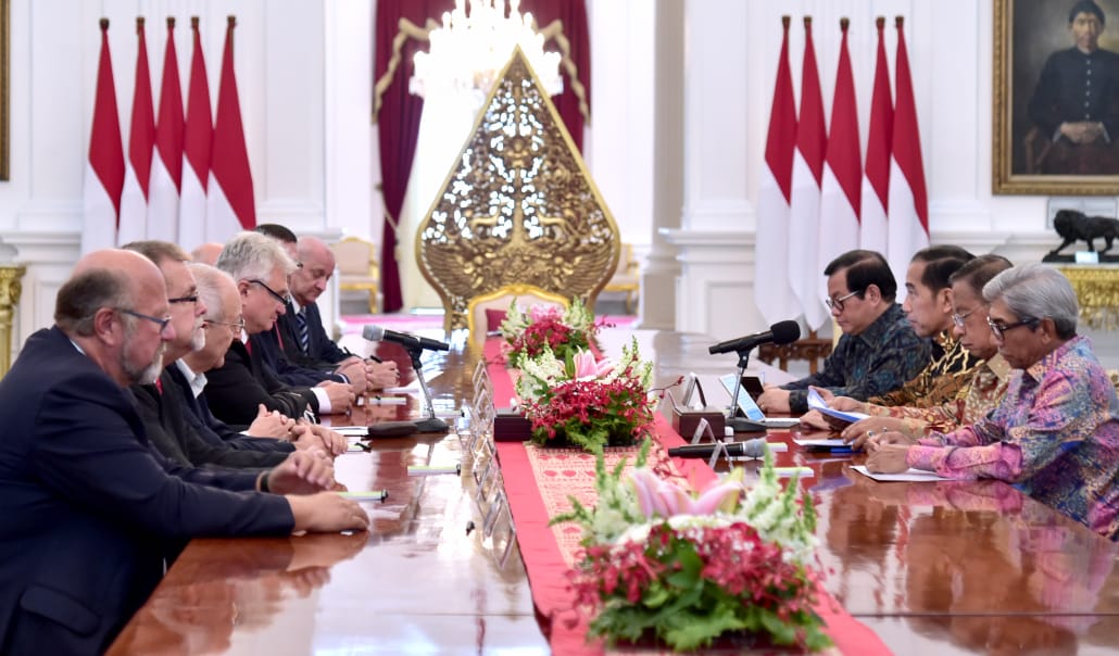 Presiden Joko Widodo saat menerima kunjungan kehormatan delegasi Senat Republik Ceko. Pertemuan berlangsung di Istana Merdeka, Jakarta, Senin, 17 September 2018. (Foto: Muchlis Jr-Biro Pers Setpres)
