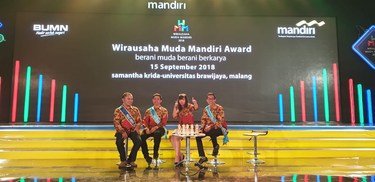Mahasiswa UB di puncak acara Wirausaha Muda Mandiri Award 2018. (Foto: Dokumentasi. Humas UB)