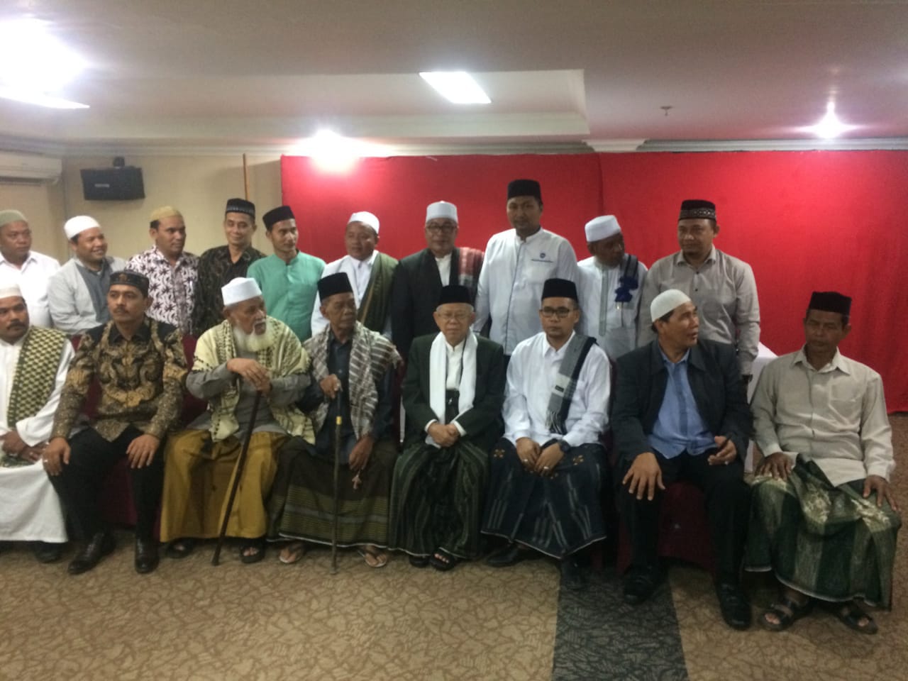 DIALOG: KH Ma'ruf Amin berdialog dengan para pimpinan Dayah (Pondok Pesantren) se-Provinsi Aceh. (foto: kma for ngopibareng.id), 