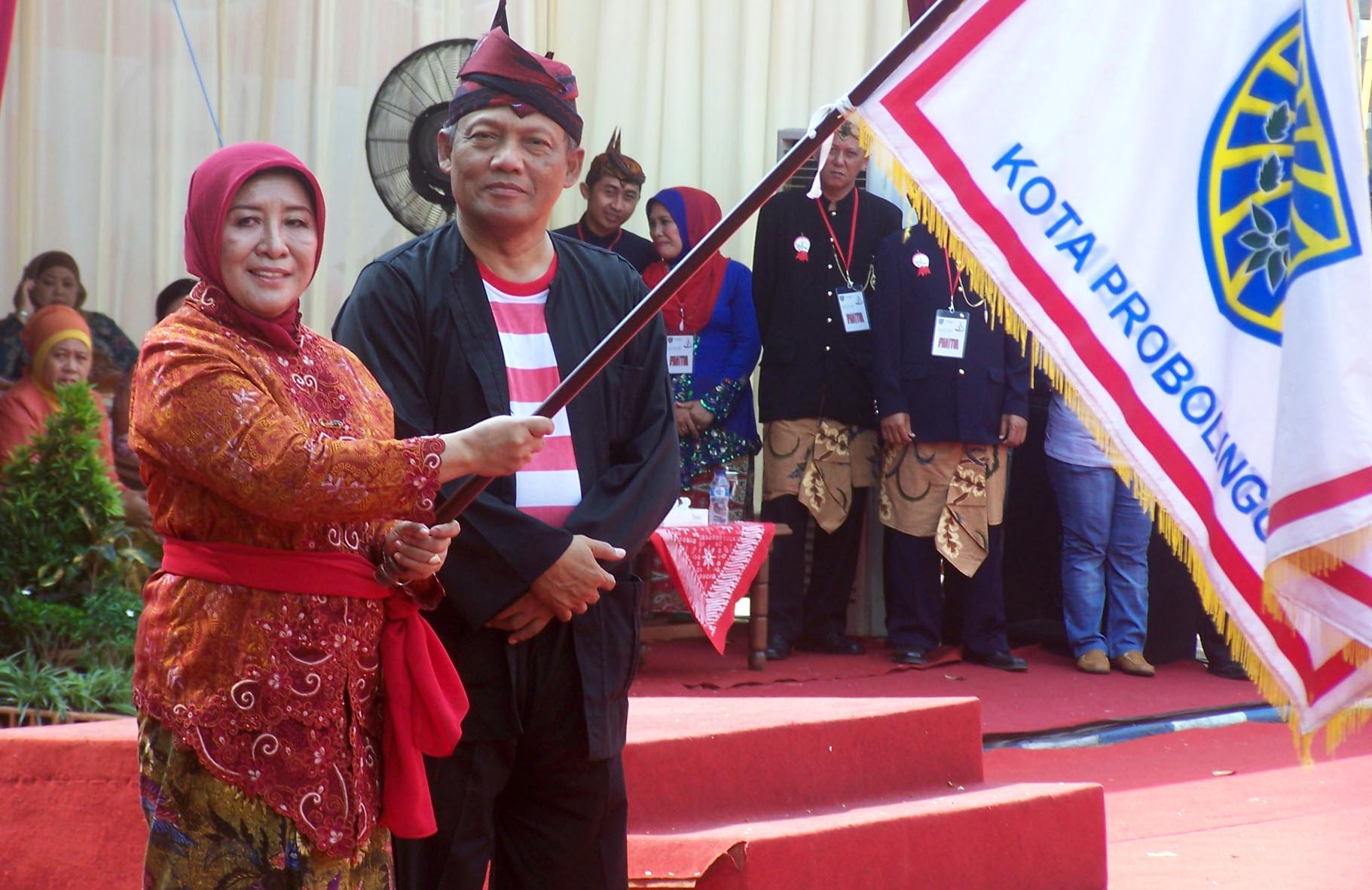 Mantan Walikota Probolinggo, HM Buchori (kanan) bersama istrinya yang juga Walikota Probolinggo, Rukmini.