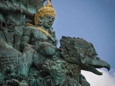 Patung Garuda Wisnu Kencana, di Ungasan, Jimbaran Bali. (Foto: Kaskus)