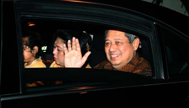 Ketum Demokrat Susilo Bambang Yudhoyono melambaikan tangan. Foto: dok/antara