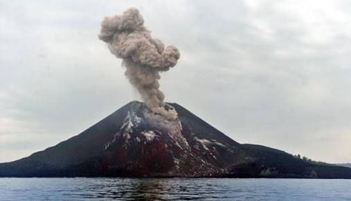 Letusan Gunung Anak Krakatau. Foto: BNPB