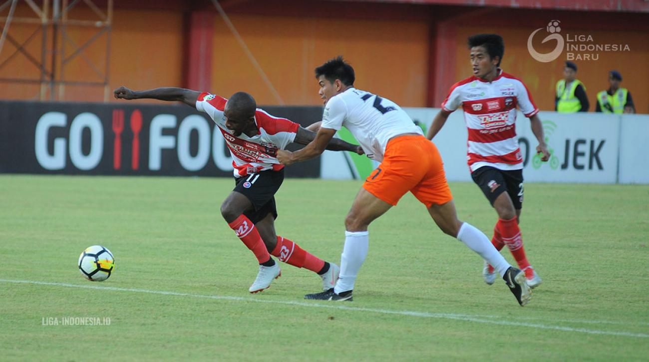 Madura United vs Borneo FC. (foto: LIB)