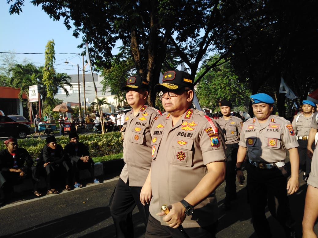 Kapolda Jatim Irjen Pol Luki Hermawan, saat menghadiri Deklarasi Kampanye Damai, di Kantor KPU Jatim, Surabaya, Minggu, 23 September 2018. (Foto: farid/ngopibareng.id)