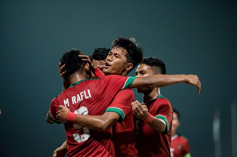 Timnas U-19 merayakan selebrasi usai mencetak gol ke gawang Thailand dalam pertandingan PSSI Anniversary Cup di Stadion Pakansari, Bogor, Jawa Barat, Minggu 23 September 2018. (Foto: Antara)