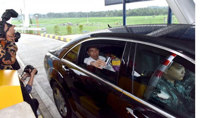Ilustrasi Presiden Jokowi di jalan tol. (Foto: Istimewa)