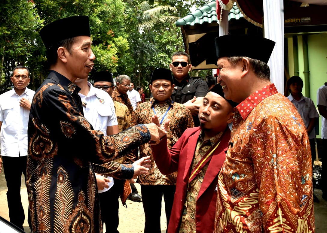 RESMI: Presiden Joko Widodo membuka Muktamar ke-9 Himpunan Mahasiswa Persatuan Islam (HIMA-PERSIS) di Cipayung, Jakarta Timur. (foto: setneg for ngopibareng.id)