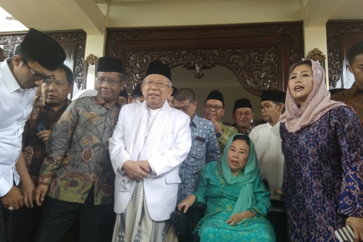 Cawapres Ma'ruf Amin bersama keluarga Gus Dur. Foto: Antara/Rangga Pandu Asmara Jingga.