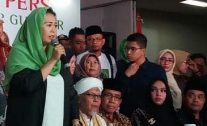 Yenny Wahid saat mengumumkan dukungan politik pada  pasangan Jokowi-Ma'ruf Amin, di Jakarta, hari Rabu kemarin. (Foto: /Antara)