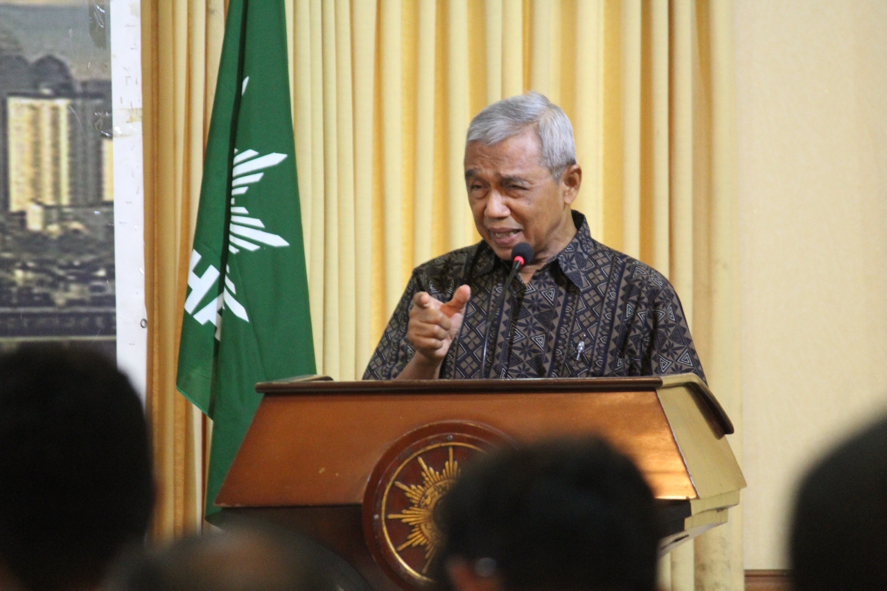 PRIHATIN: Ketua Pimpinan Pusat Muhammadiyah Busyro Muqoddas. (foto: md for ngopibareng.id) 