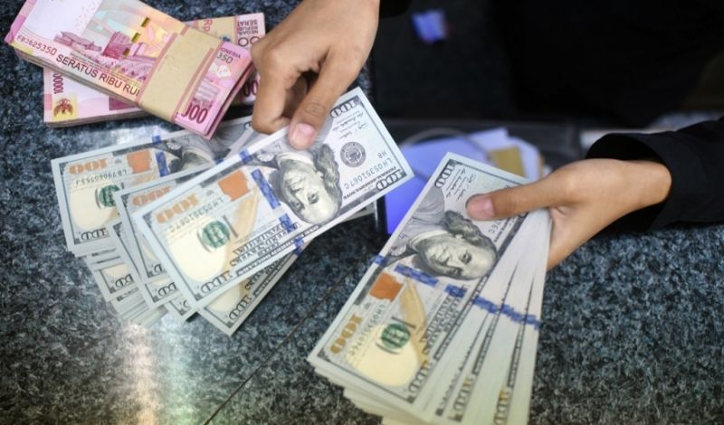 Ilustrasi pelemahan rupiah terhadap dollar. (Foto: Inews.com)