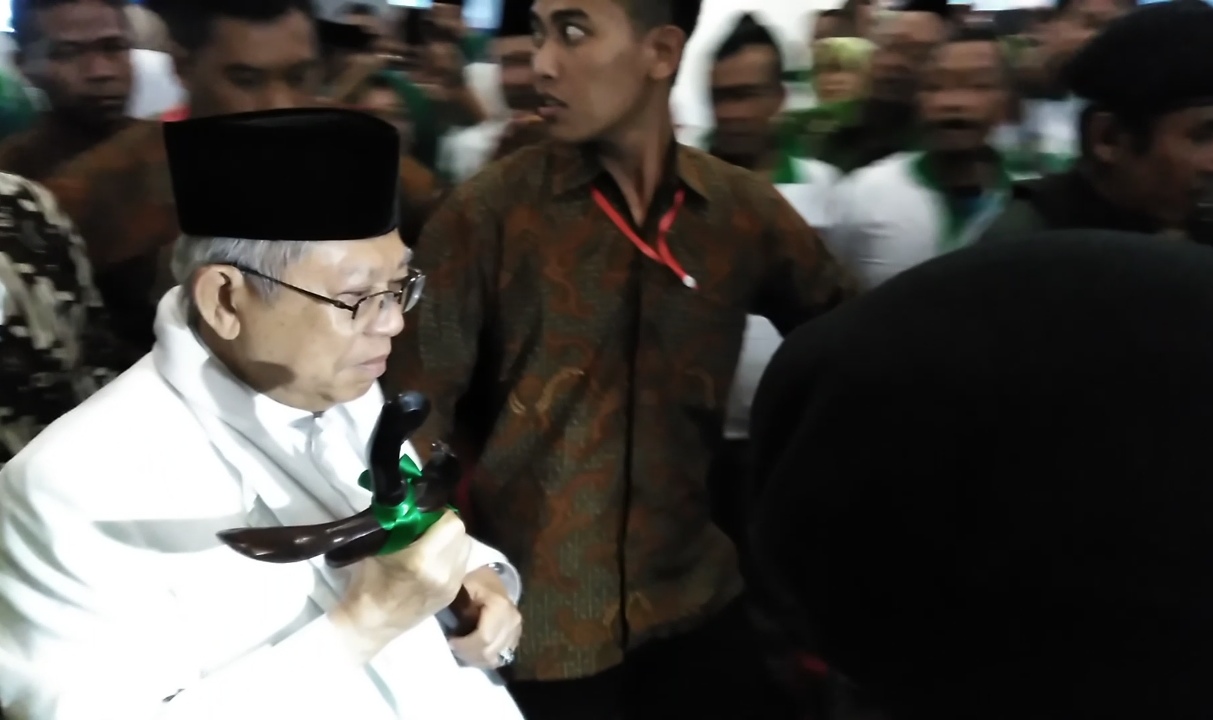 KH Ma'ruf Amin saat tiba di konsolidasi kader PKB, DBL Arena, Surabaya, Sabtu, 29 September 2018. (foto: farid/ngopibareng.id) 