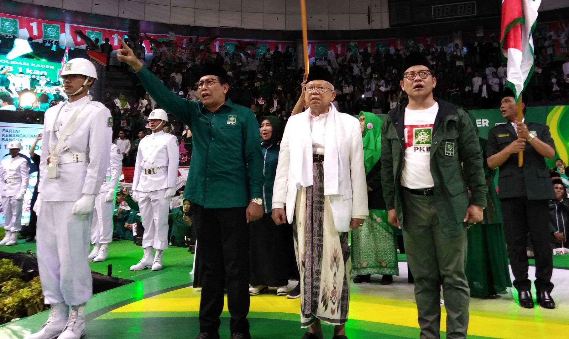 Ketua Umum PKB Muhaimin Iskandar dan Cawapres KH Ma'ruf Amin, saat konsolidasi kader PKB, di DBL Arena Surabaya, Sabtu, 29 September 2018. (foto: farid/ngopibareng.id) 