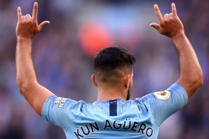 Pemain Manchester City, Sergio Aguero, merayakan golnya ke gawang Brighton & Hove Albion dalam laga lanjutan Liga Inggris di Stadion Etihad, Manchester, Inggris. (twitter.com/ManCity)