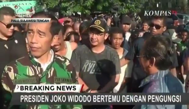 Presiden Jokowi mengunjungi korban gempa Palu didampingi Wakil Wali Kota Palu, Sigit Purnomo Syamsuddin Said alias Pasha Ungu. Foto: capture tayangan Kompas TV.