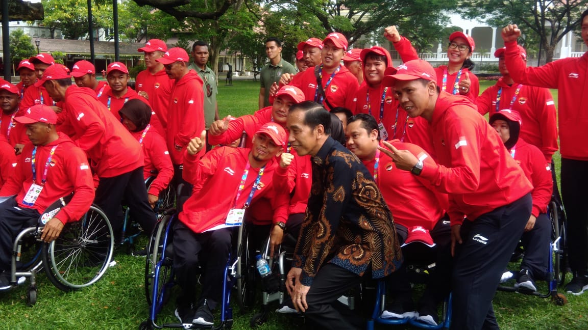 Presiden Jokowi bersama para atlet Para Games. Foto: asm/ngopibareng.id