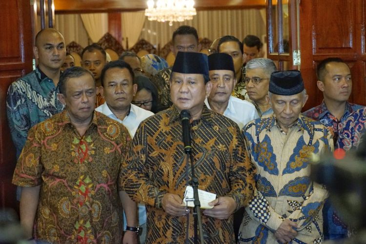 Prabowo dalam siaran persnya, di Jakarta, Selasa, 2 Oktober 2018 terkait kasus penganiayaan Ratna sarumpaet oleh orang tak dikenal. (Foto: Kompas.com)