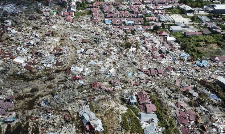 Kerusakan akibat gempa 7,4 pada skala richter (SR) di kawasan Kampung Petobo, Palu, Sulawesi Tengah, Selasa (2/10/2018). Petobo merupakan kawasan yang mengalami kerusakan paling parah akibat gempa. (Foto: Antara/Muhammad Adimaja)