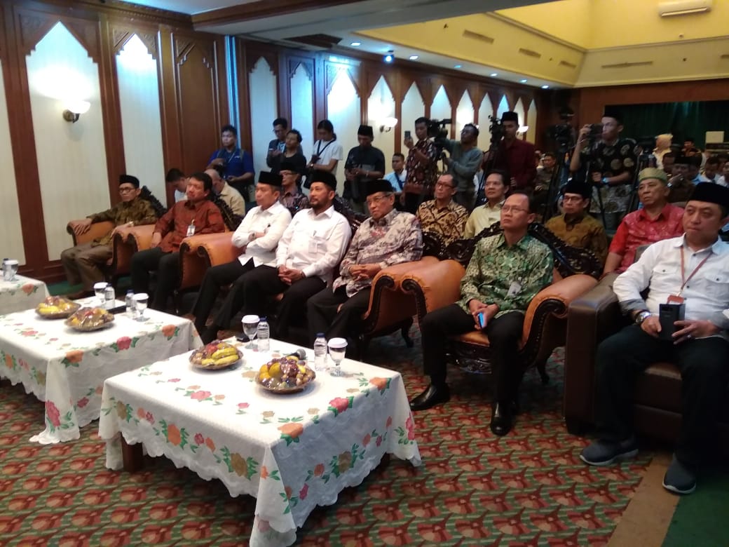 SEREMONI: Nota Kesepahaman (MoU) antara Ketua Umum NU KH Said Aqil Siroj dengan Direktur Utama Bulog Komisaris Jenderal (purnawirawan) Budi Waseso di Jakarta. (foto: nu for ngopibareng.id)