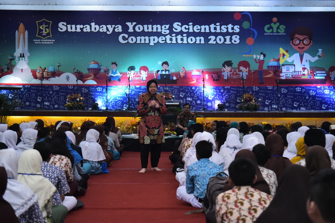 Risma saat membuka Surabaya Young Scientists Competition 2018 di Gedung Wanita Kalibokor, Kamis, 4 Oktober 2018.