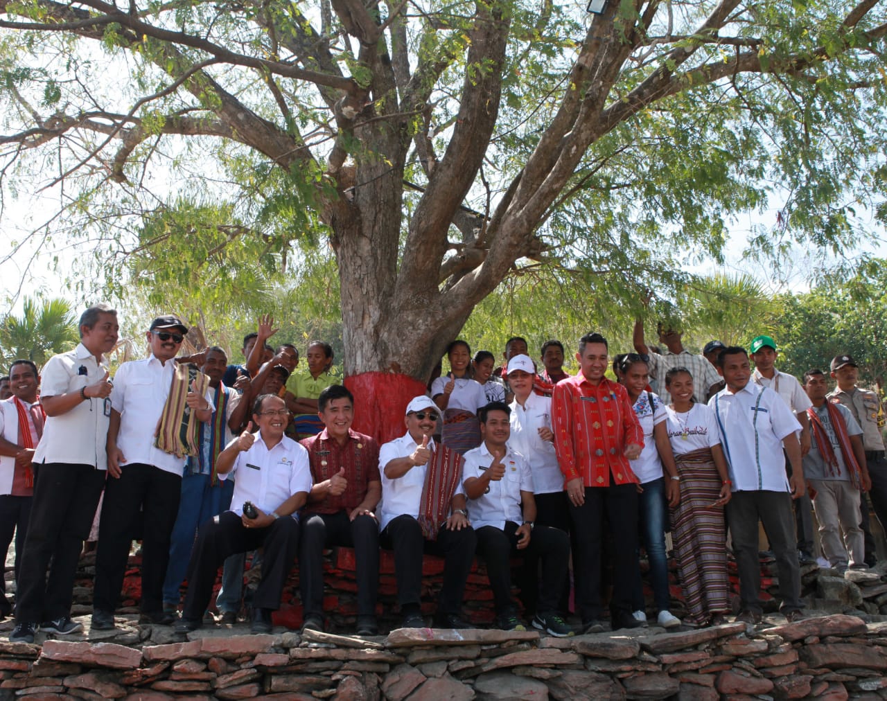 Menpar dan Pohon Asem Jokowi. foto:kemenpar