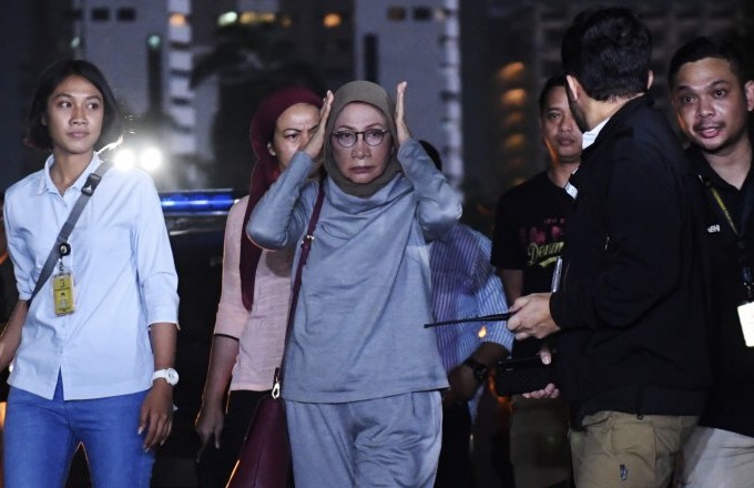 Ratna Sarumpaet ketika diamankan di Bandara Soekarno-Hatta. Foto: Antara