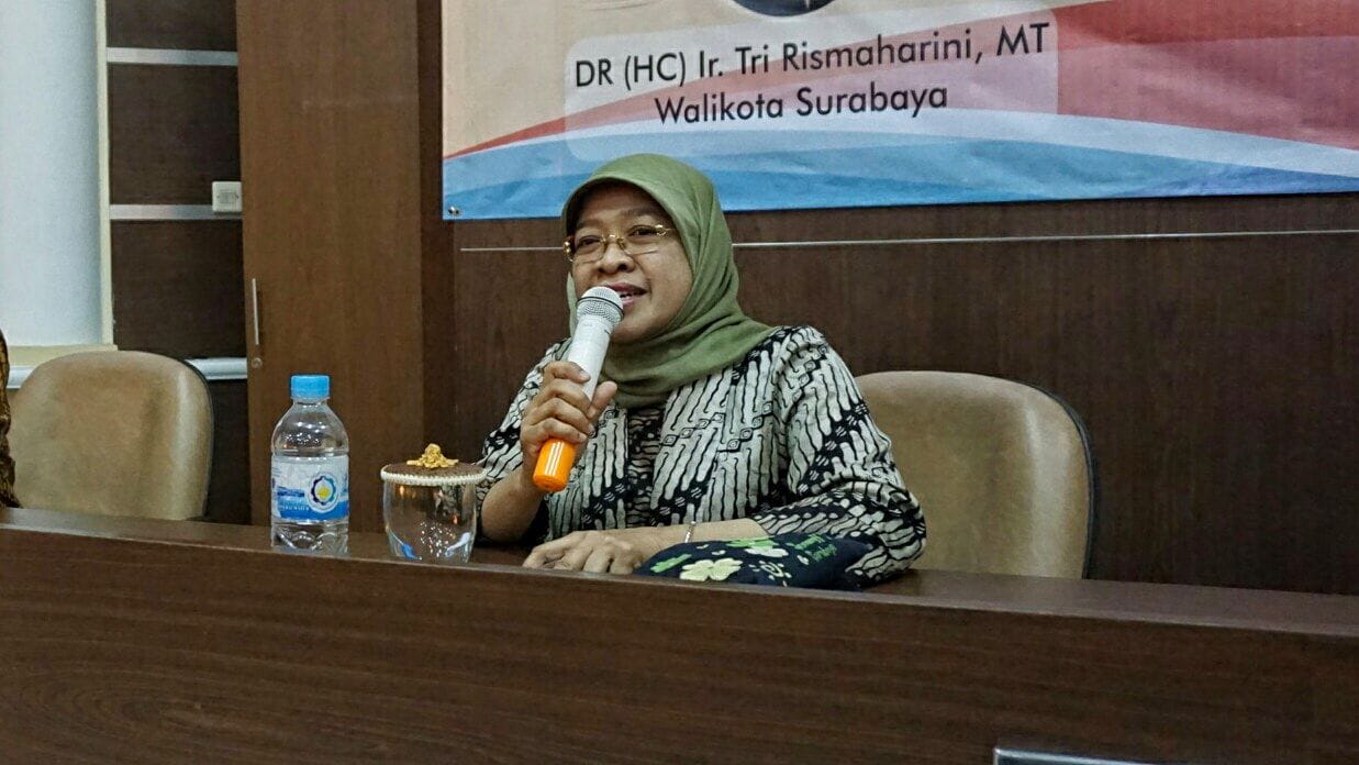 Erna Purnawati ketika memberikan kuliah umum kepada mahasiswa ITS, Jumat, 5 Oktober 2018.
