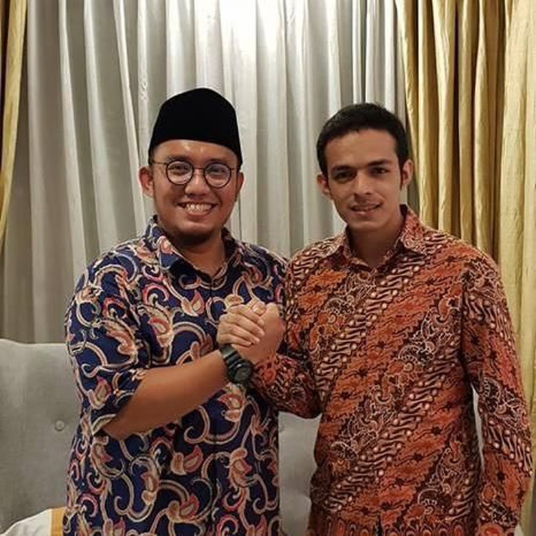 Gamal Albinsaid (kanan) foto bersama Koordinasi  Jubir BPN pasangan Prabowo-Sandiaga Uno Dahnil Anzar Simanjutak. (Foto: Dok Facebook)