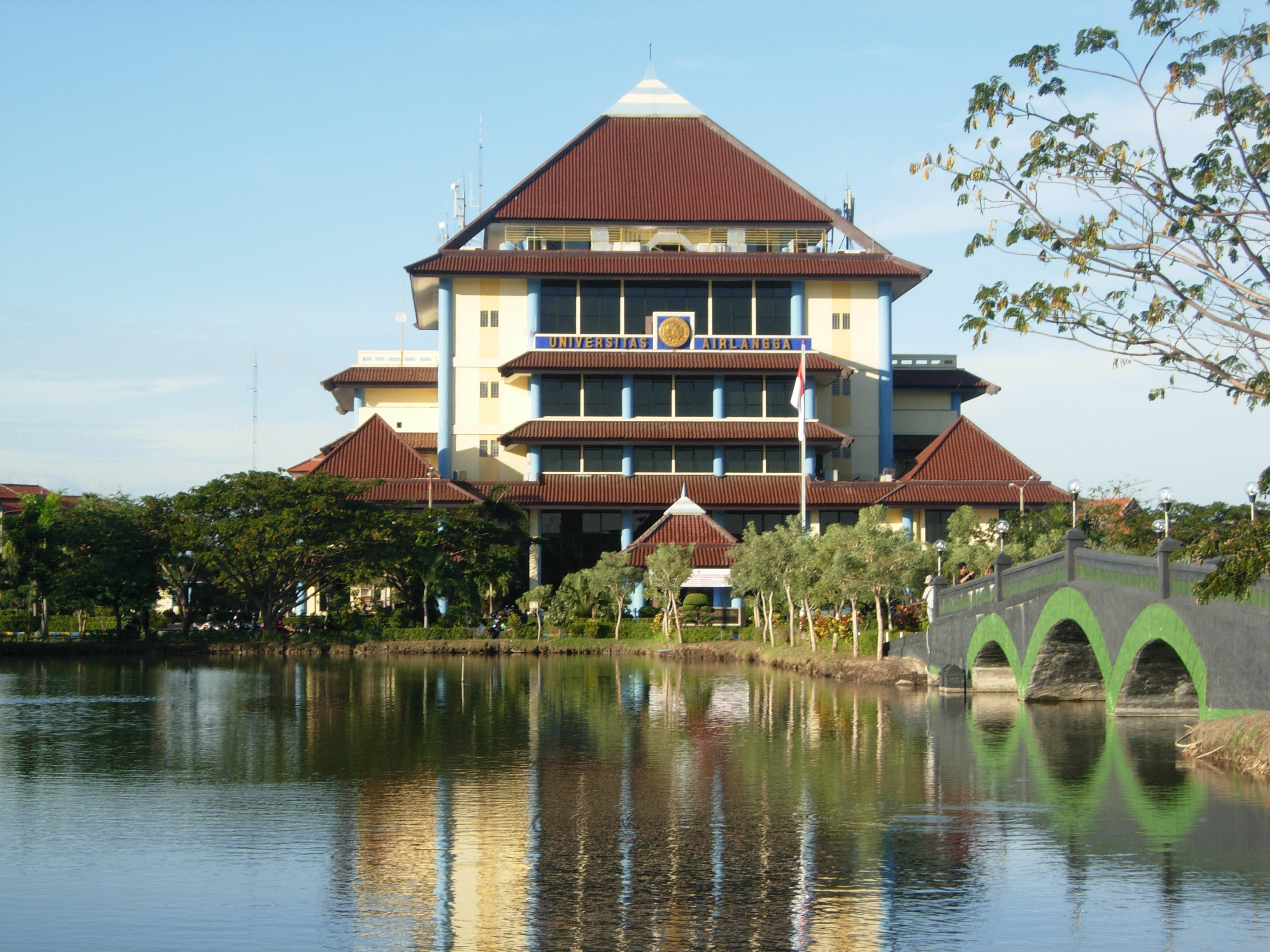 Universitas Airlangga Surabaya. (Foto: wikipedia)