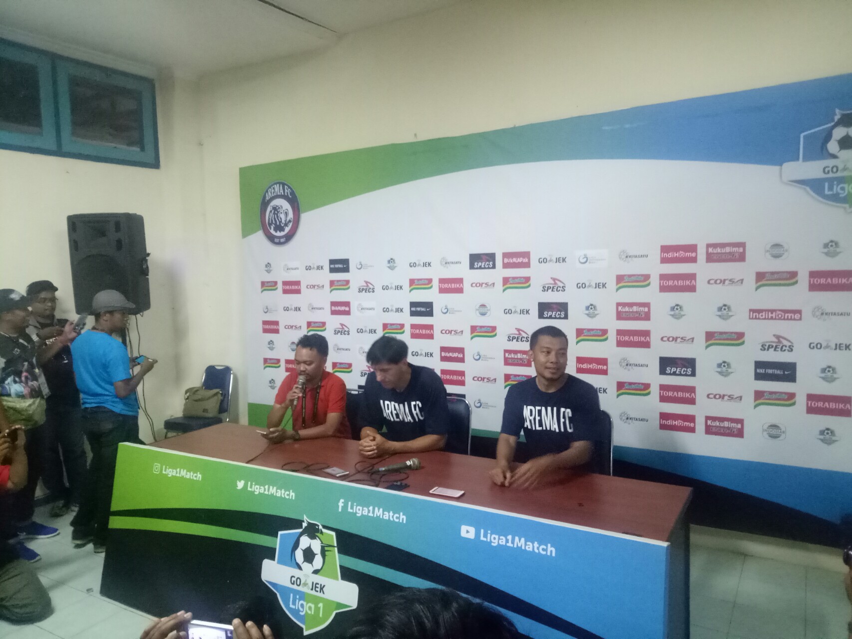 Pelatih Arema FC, Milan Petrovic saat konferensi pers. (Foto: Umar/ngopibareng.id)