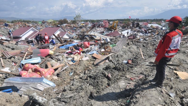 Suasana permukiman di Kelurahan Petobo, Palu, Sulawesi Tengah, Sabtu, 6 Oktober 2018 yang terkubur tanah akibat likuifaksi saat gempa mengguncang. (Foto: Antara)
