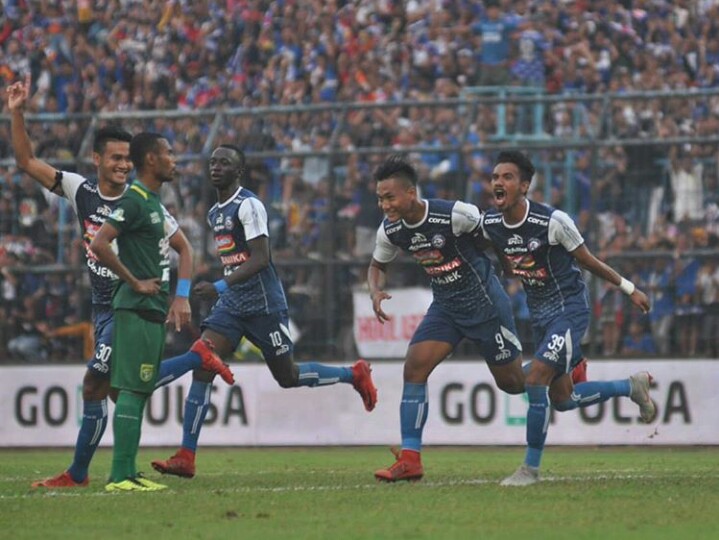 Pemain Arema rayakan gol. (Foto: @aremafcofficial)