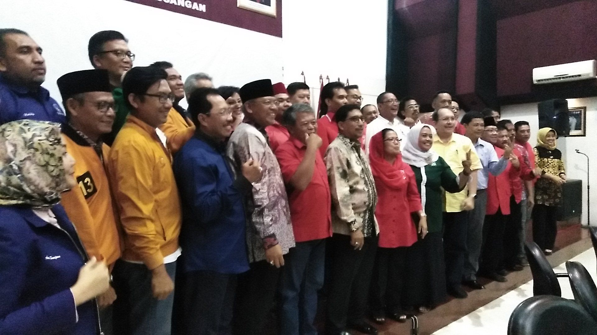 Jajaran TKD Jatim Jokowi-Ma'ruf. (foto: farid/ngopibareng.id) 