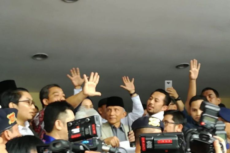 Ketua Dewan Kehormatan Partai Amanat Nasional (PAN) Amien Rais memenuhi panggilan Polda Metro Jaya. (Foto: Kompas)