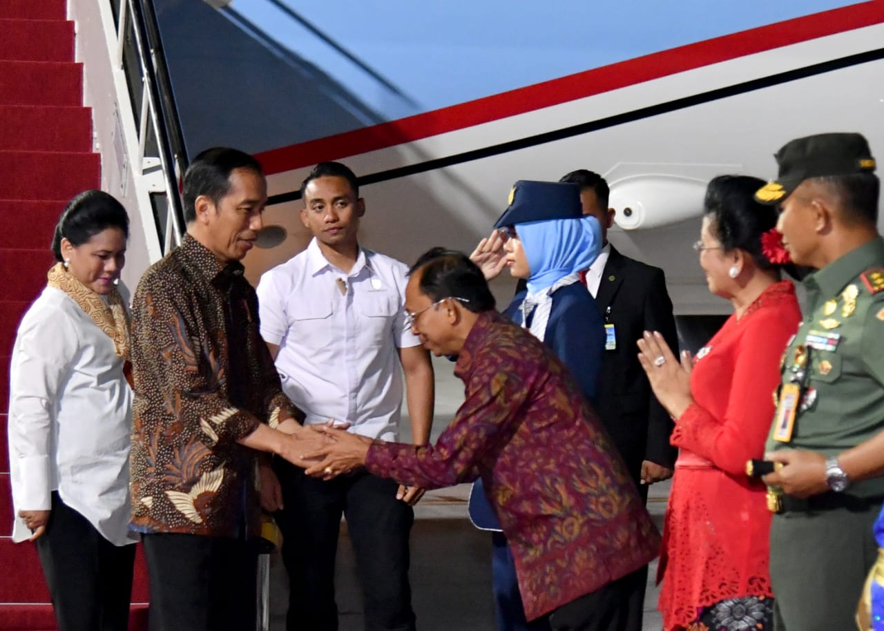 Presiden Jokowi tiba di Bandara Internasional Ngurah Rai, Bali, Rabu, 10 Oktober 2018. (Foto: Biro Setpers Presiden). 