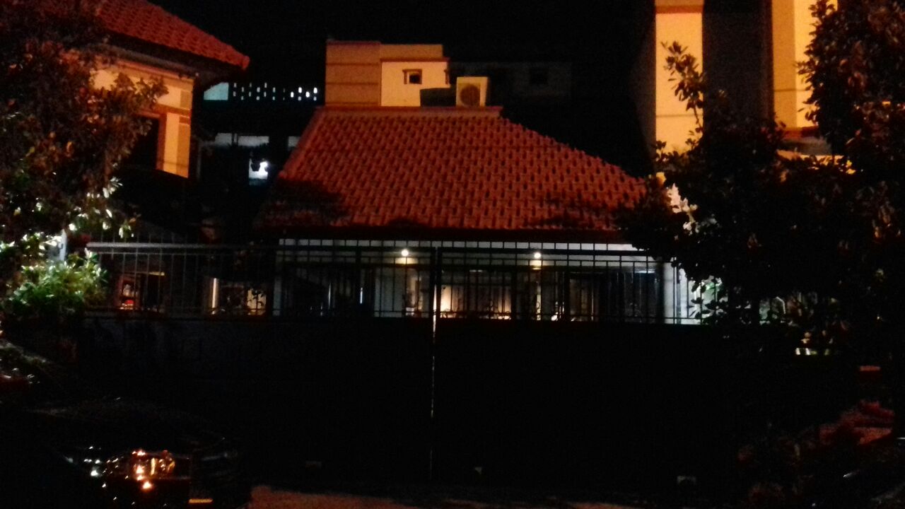 Rumah Romdhoni saat digeledah KPK. (Foto: Umar/ngpobareng.id)