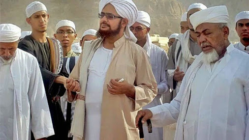 TOLAK BALAK: Habib Umar bin Hafidz, ulama asal Tarim Yaman, yang berpengaruh di Indonesia. (foto: dok ngopibareng.id)