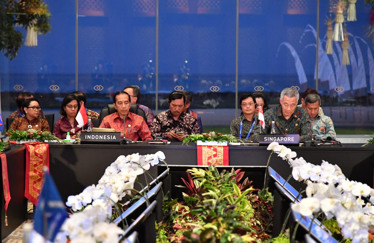 Presiden Jokowi buka dan pimpin ASEAN Leaders Gathering 2018 bersama PM Singapura Lee Hsien Long. Foto: Biro Pers Kepresidenan.