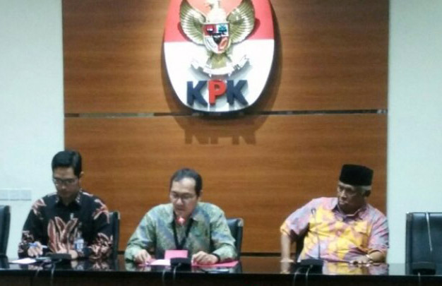 KPK menggelar konferensi pers di kantor KPK, Jakarta, Jumat 12 Oktober 2018. Dalam konferensi pers tersebut Wakil Ketua KPK Saut Situmorang mengatakan bahwa buron KPK kasus suap pada tahun 2016 telah menyerahkan diri. (Foto: Antara)