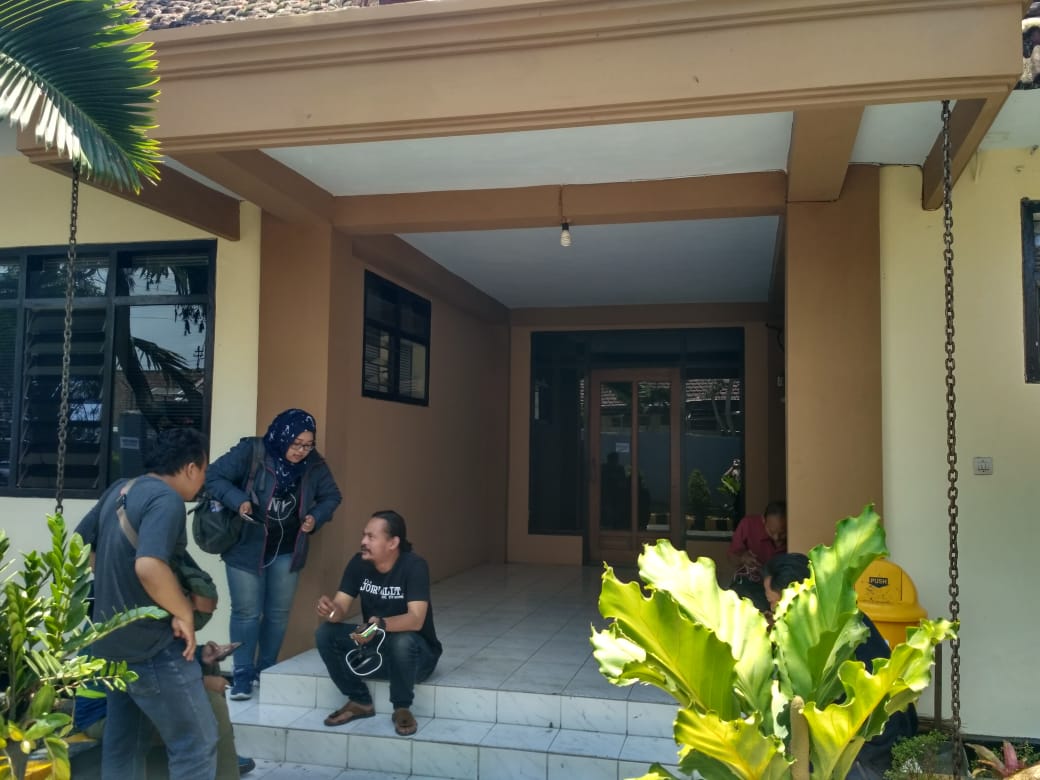Salah satu ruangan di Mapolres Malang yang digunakan KPK memeriksa saksi, Sabtu 13 Oktober 2018. (Foto: Umar/ngopibareng.id)